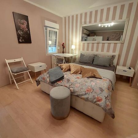 Apartment Bonjour, 5Th Floor, No Elevator Zagreb Buitenkant foto